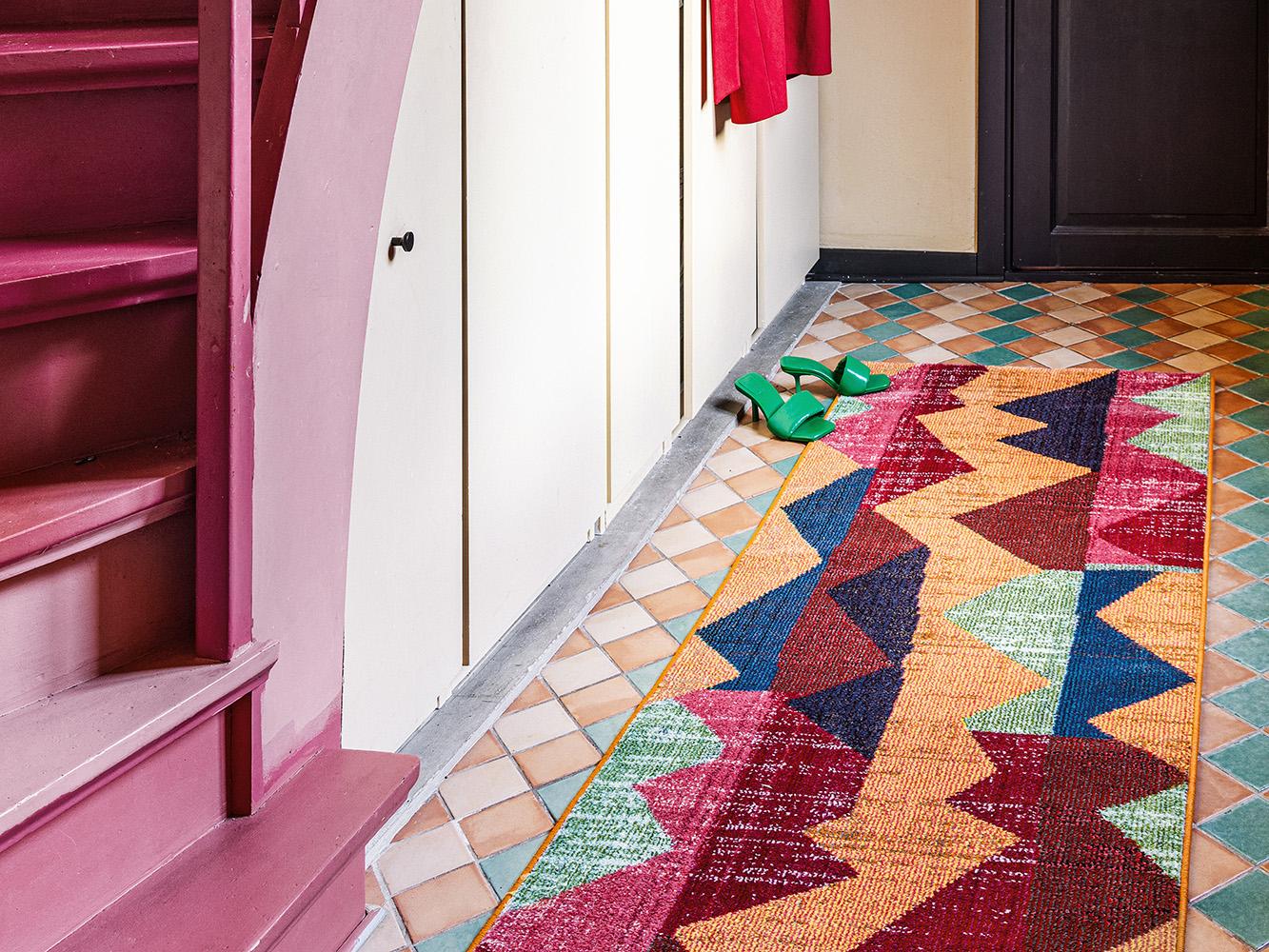 Guia Completo de Materiais de Tapetes: Sintéticos vs. Naturais; Como a Iluminação Afeta a Cor do Seu Tapete; Tapetes Orgânicos: A Nova Tendência para 2025; Dicas de Limpeza Profunda para Cada Tipo de Tapete; Escolhendo o Tapete Perfeito para Quartos de Crianças e Bebês