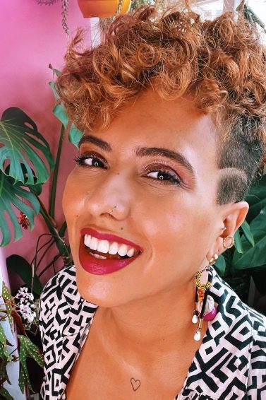 ideias de franja lateral pixie cacheado