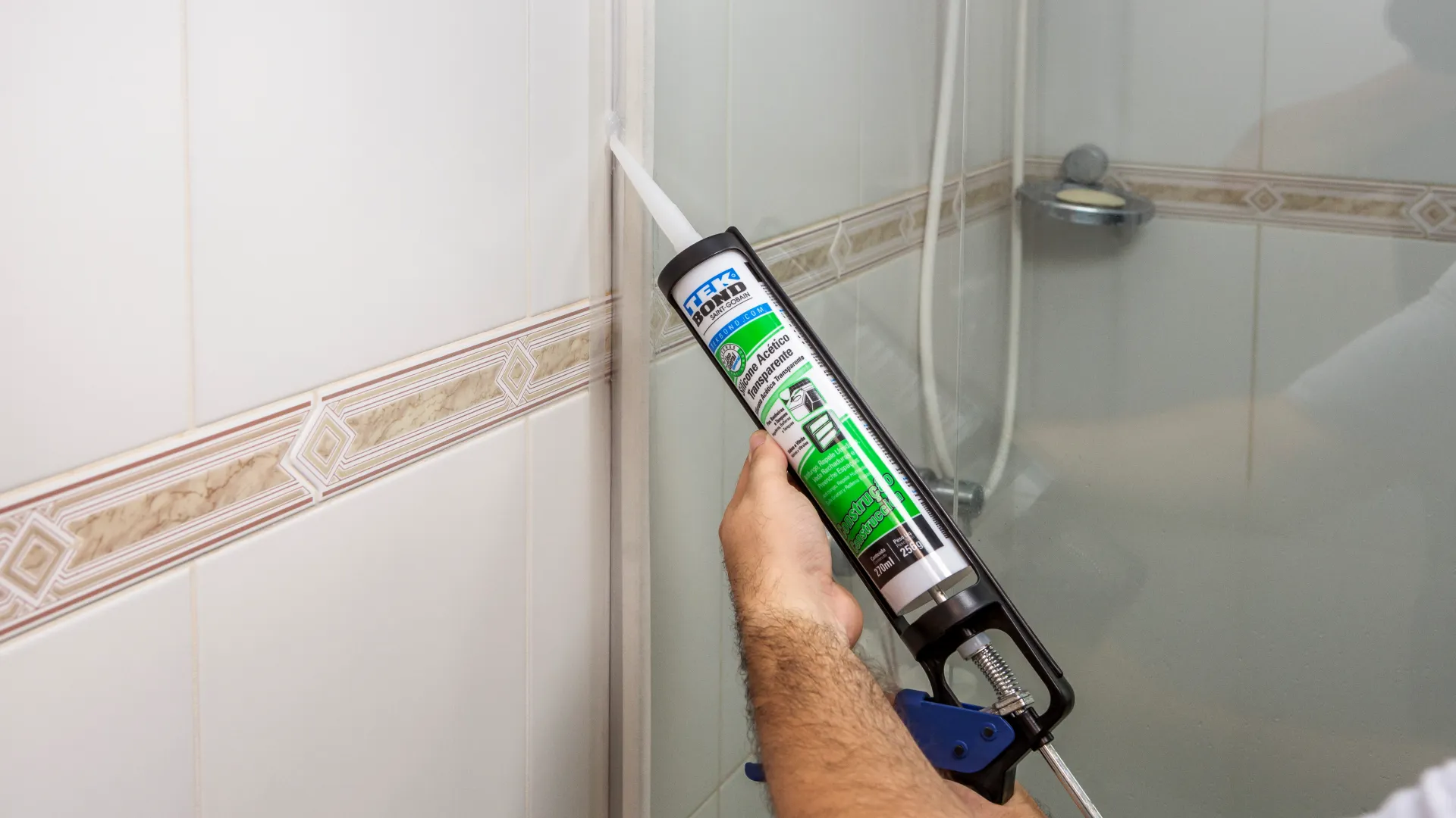 como evitar infiltração no box do banheiro