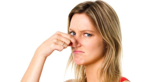 como evitar mau cheiro no ralo do banheiro