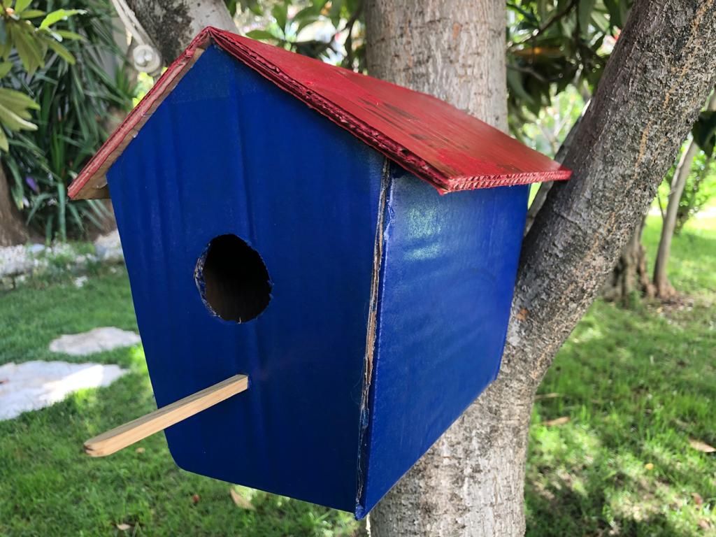 casinha de passarinho reciclada de caixa de leite
