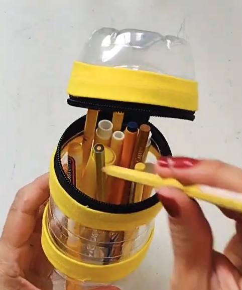 como fazer estojo com garrafa pet