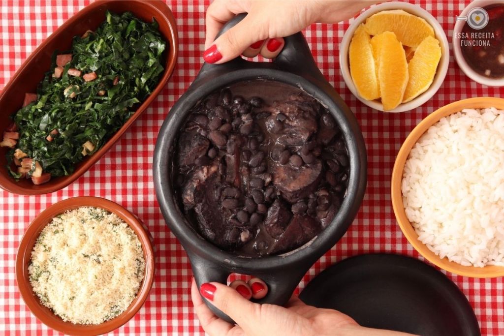 ingredientes para feijoada brasileira tradicional