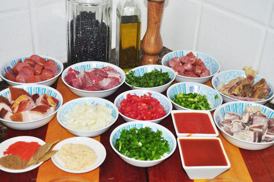 ingredientes para feijoada brasileira tradicional