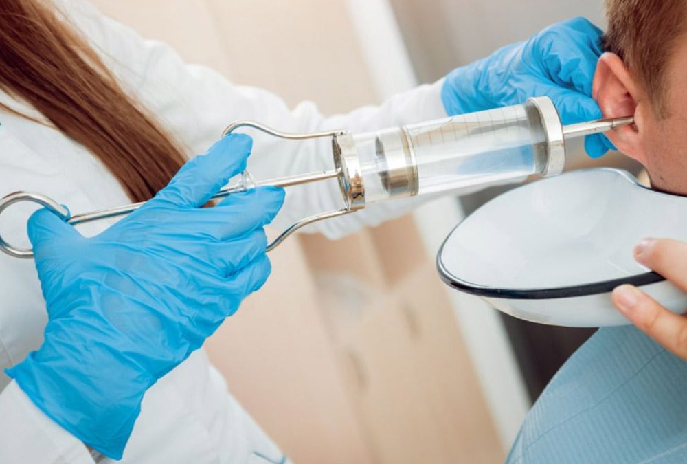 como fazer lavagem de ouvido em casa