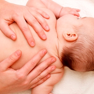 benefícios massagem Shantala cólicas