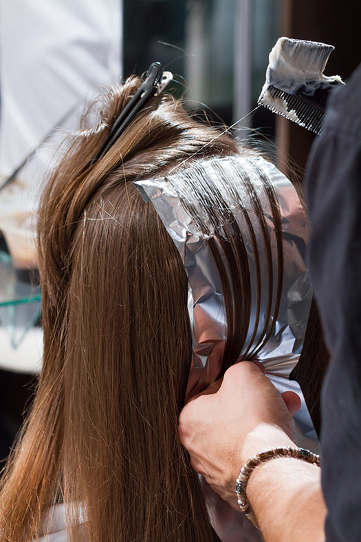 como fazer mechas loiras em casa com segurana