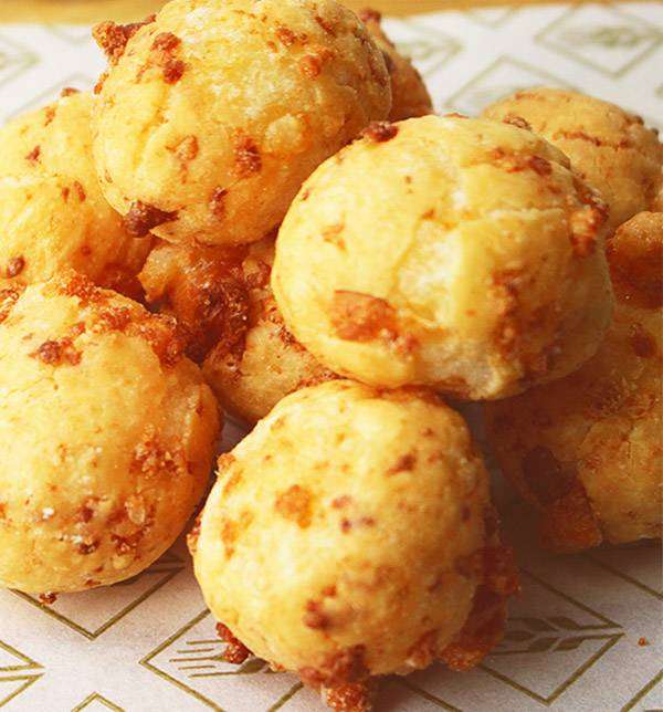 pão de queijo frito com polvilho azedo