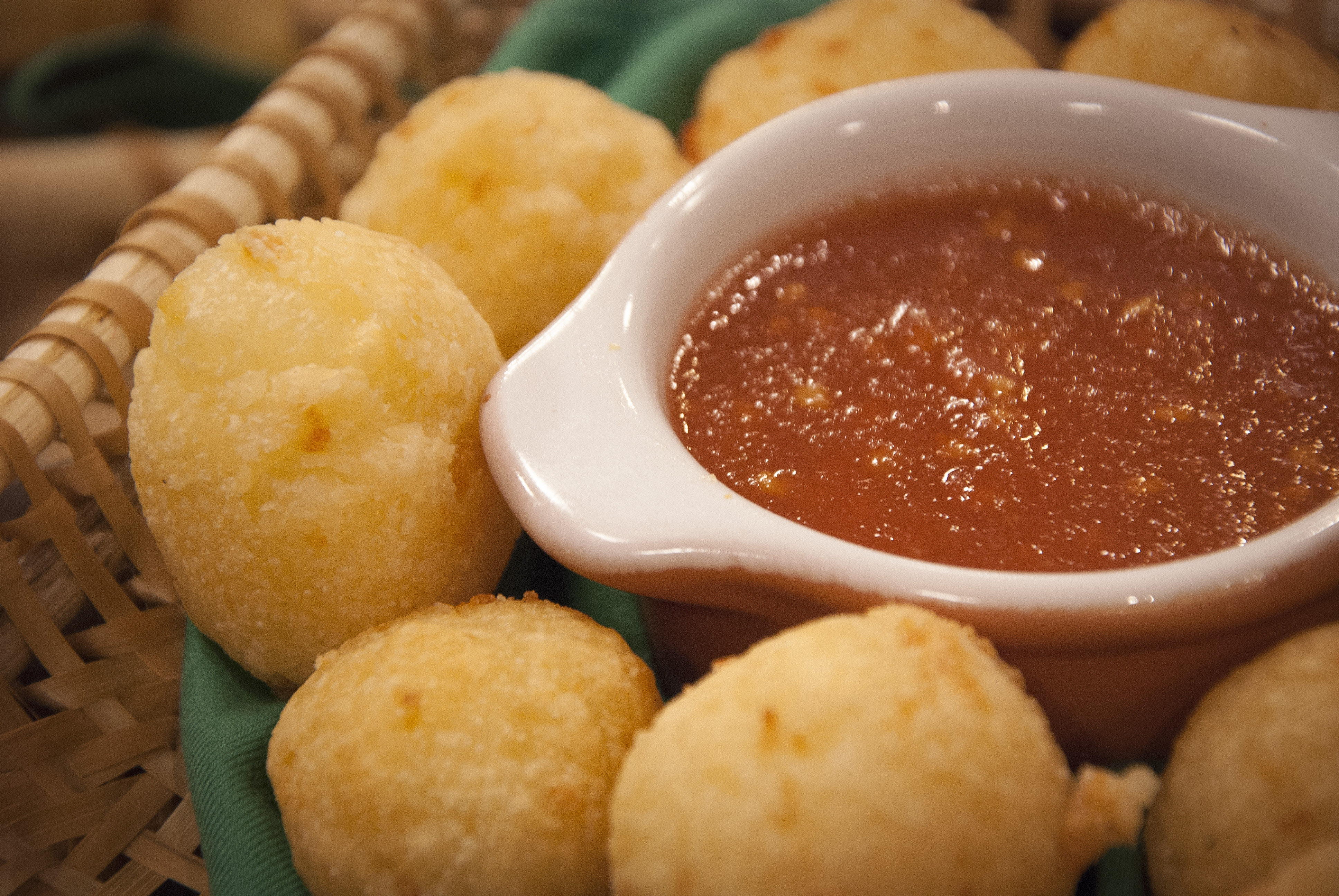 como fazer pão de queijo frito
