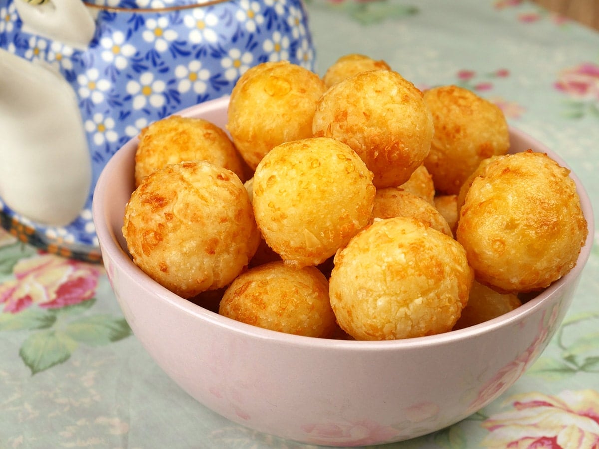 pão de queijo frito com polvilho azedo