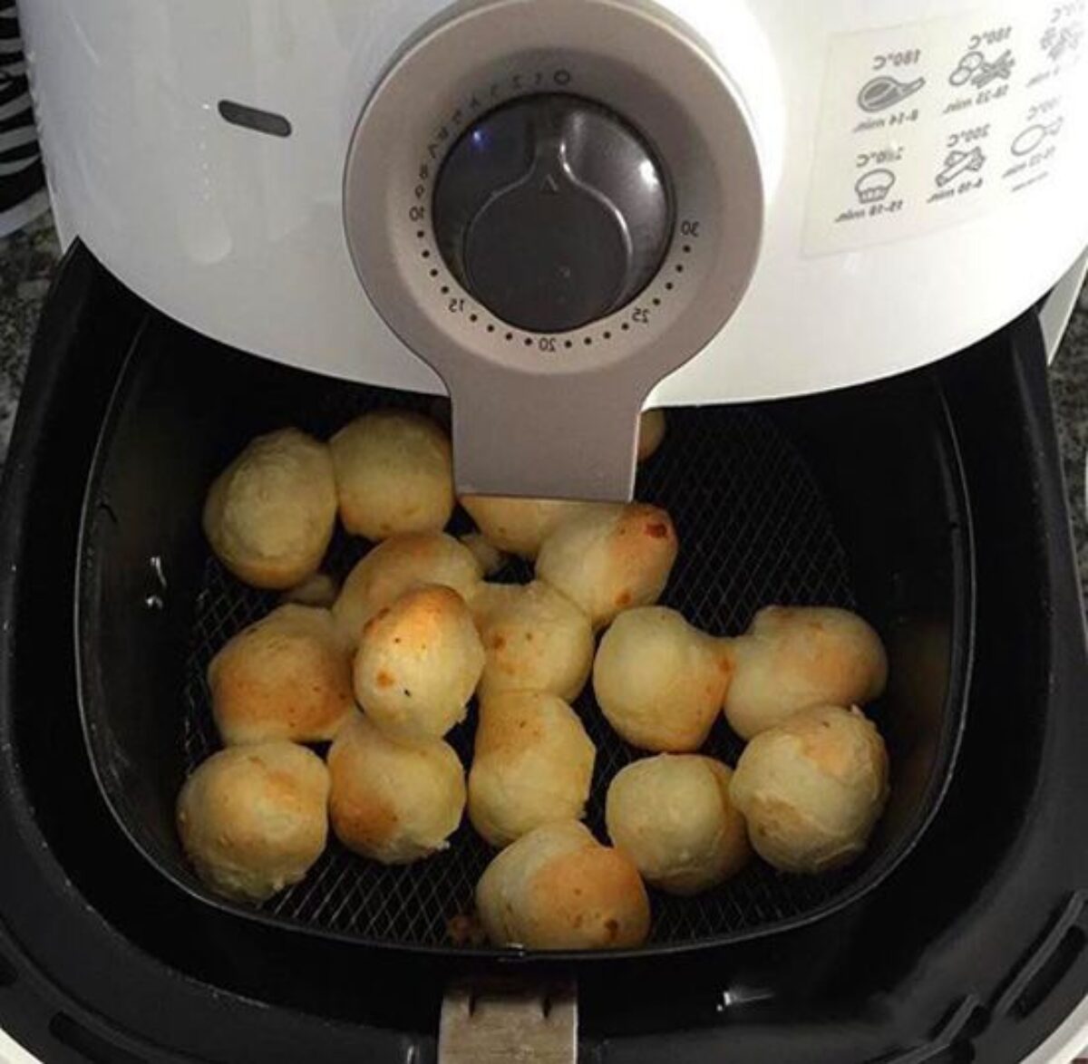 como fazer pão de queijo congelado na airfryer