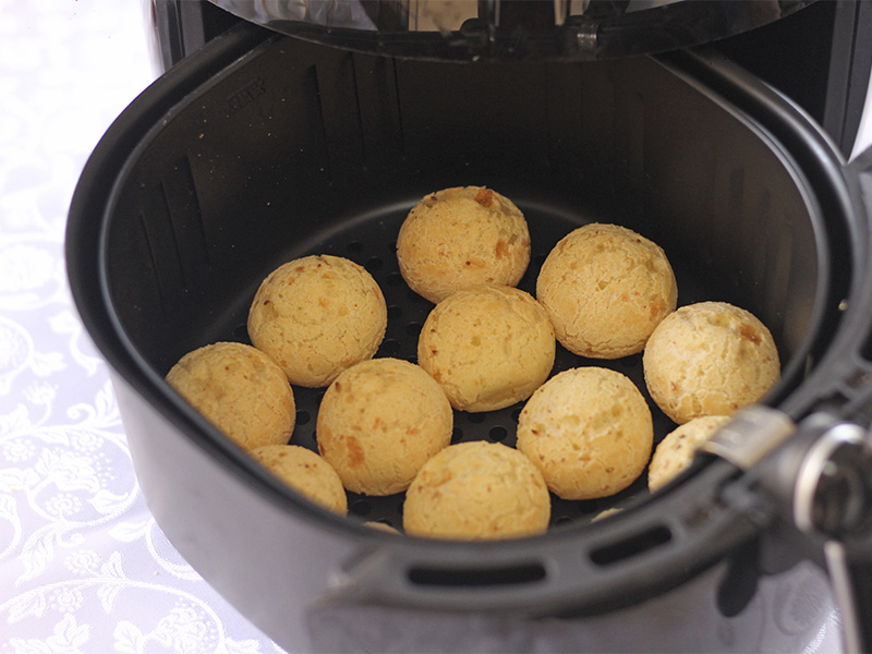 como fazer pão de queijo congelado na airfryer