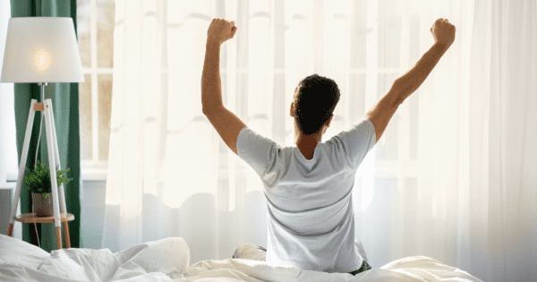 dicas para acordar cedo sem cansaço