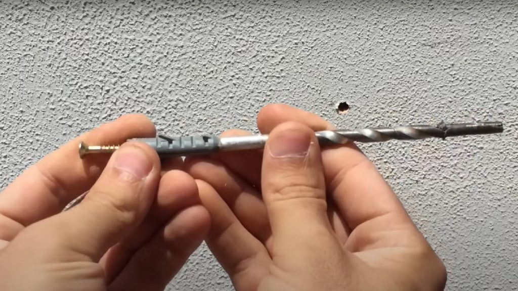 Como Instalar Buchas e Parafusos Corretamente na Parede