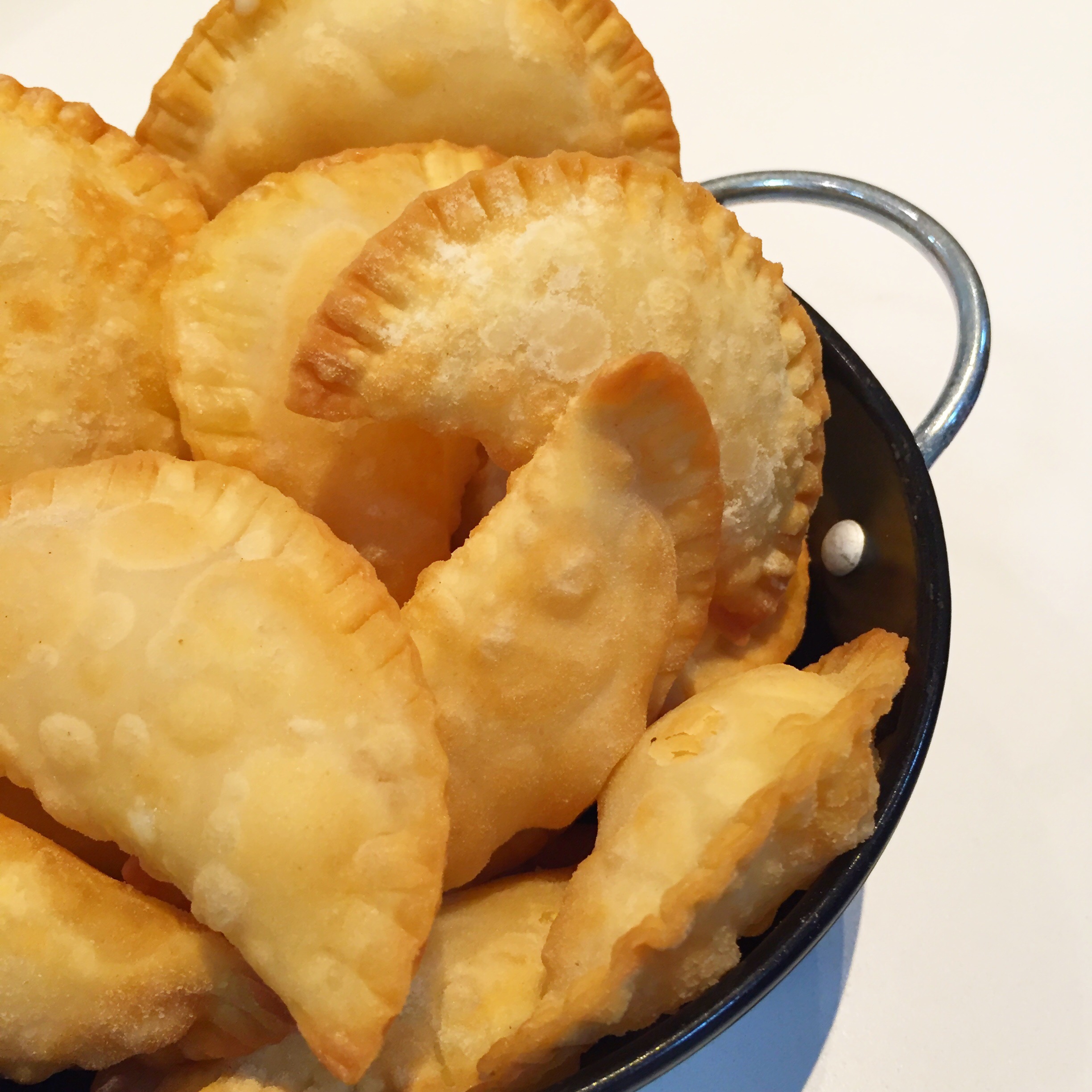 como fazer massa de pastel caseira