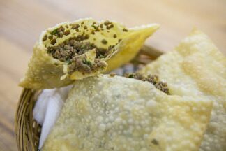 organizador de joias com caixa de pizza e rolo de papel higiênico