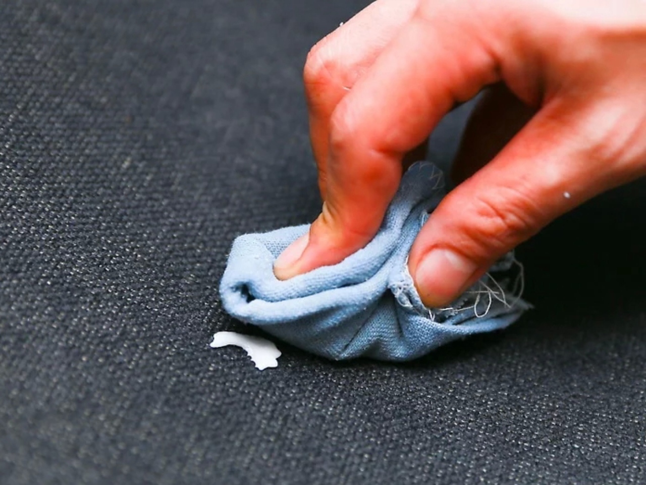 Como remover manchas de gordura após tirar chiclete