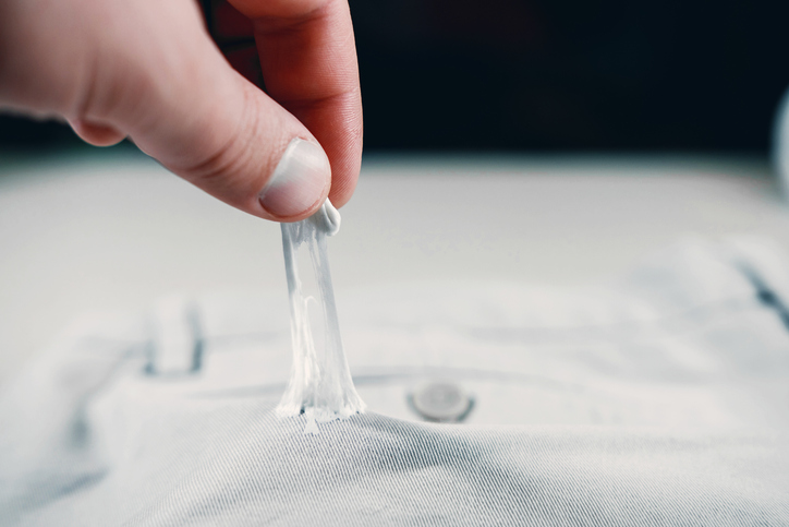 Dicas para limpar tecidos delicados de chiclete