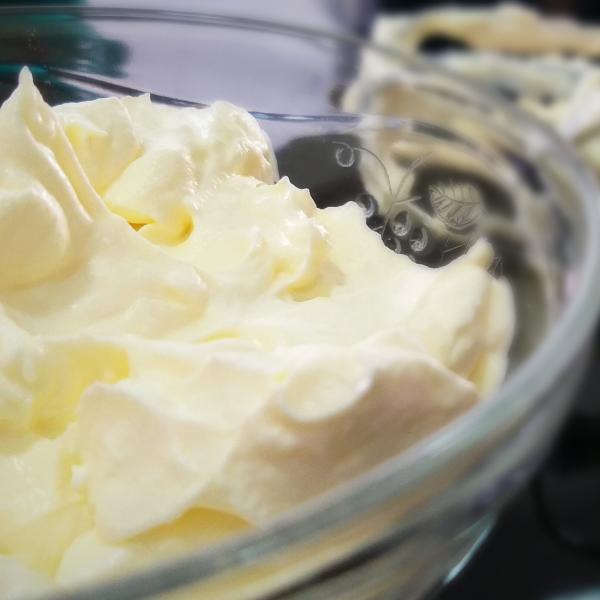 Como escolher o creme de leite ideal para chantilly