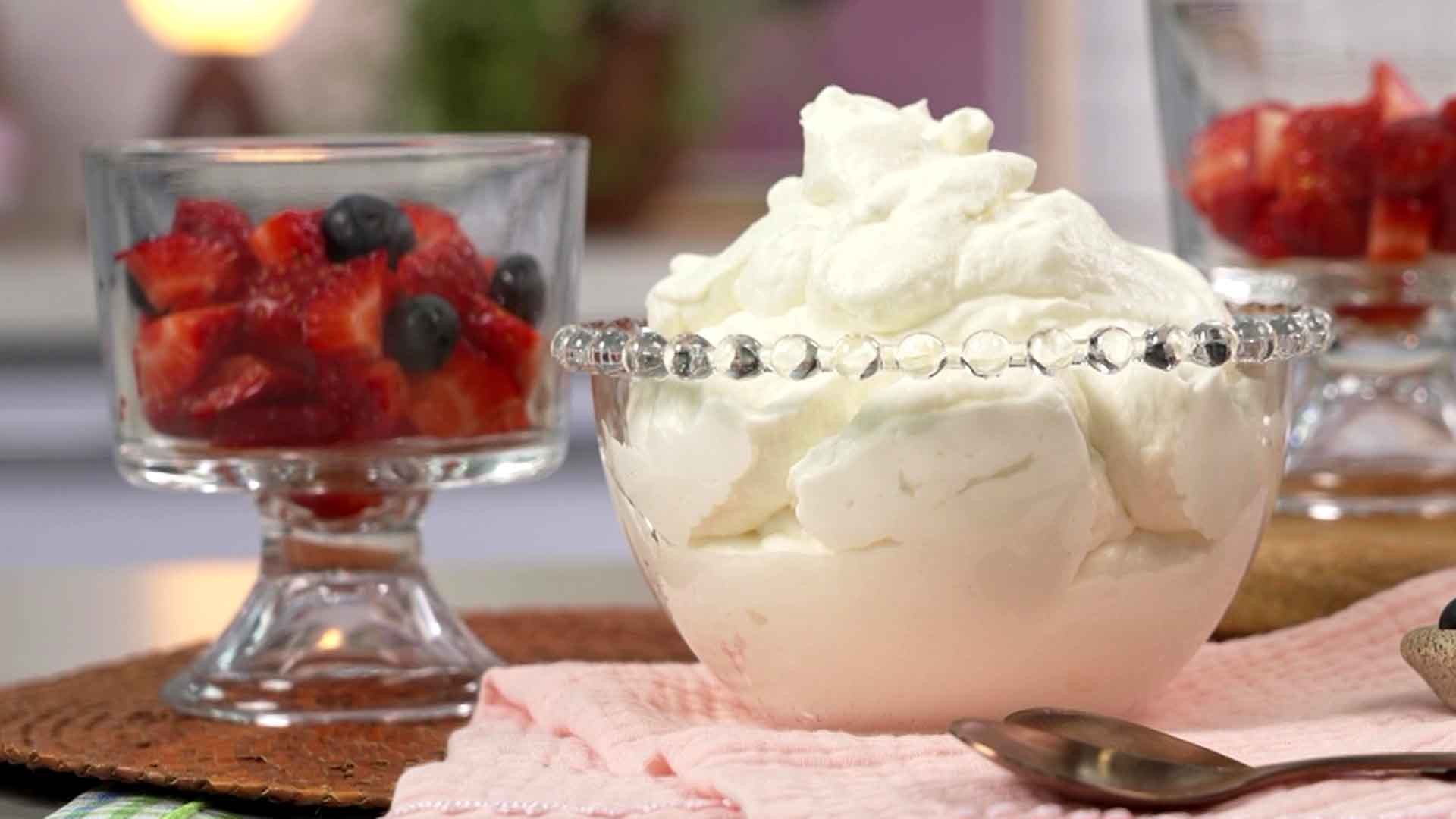 Receitas de sobremesas com chantilly caseiro