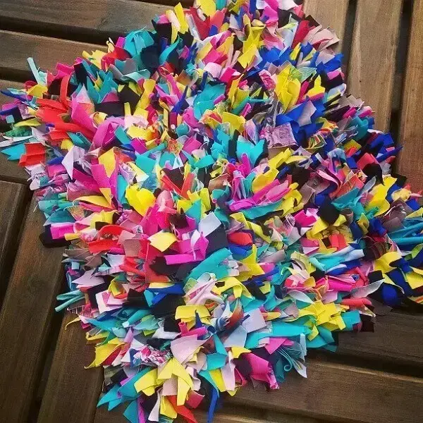 como fazer um tapete de retalhos