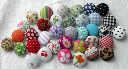 como forrar botões com tecido