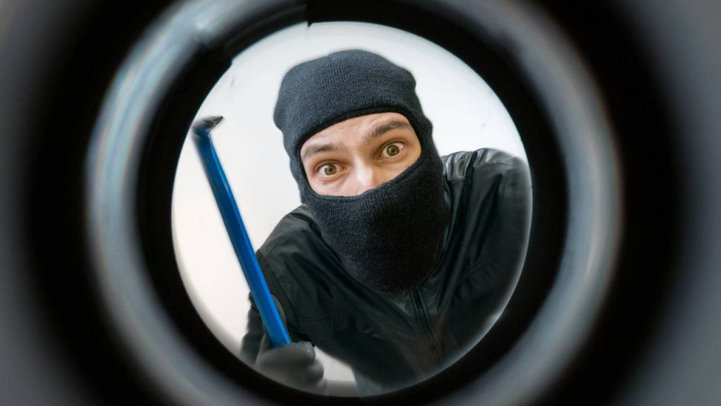 como instalar olho magico porta