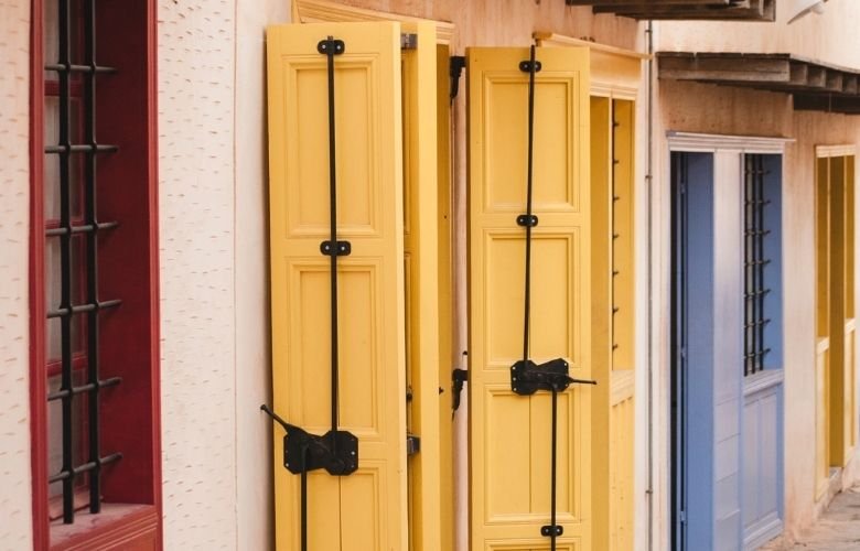 como instalar porta sanfonada em banheiro