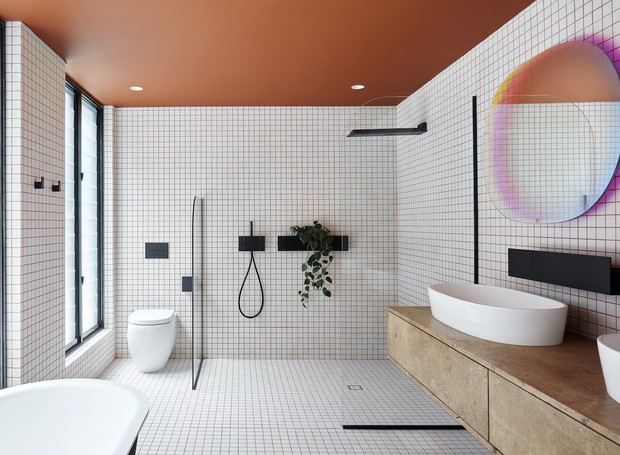 como evitar que o espelho do banheiro embace