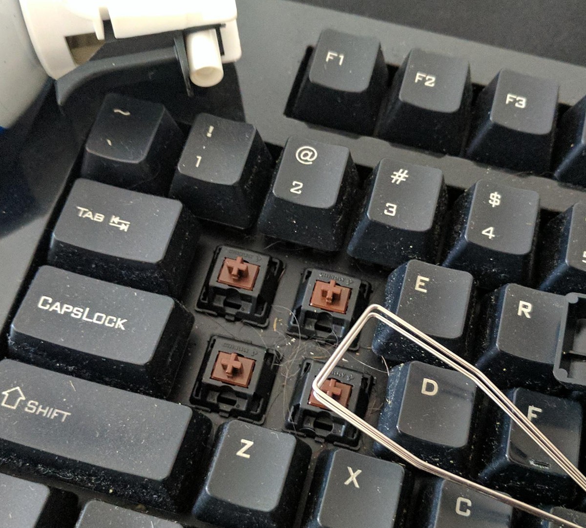 como limpar teclado mecânico sem desmontar