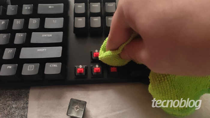 como limpar o teclado do computador