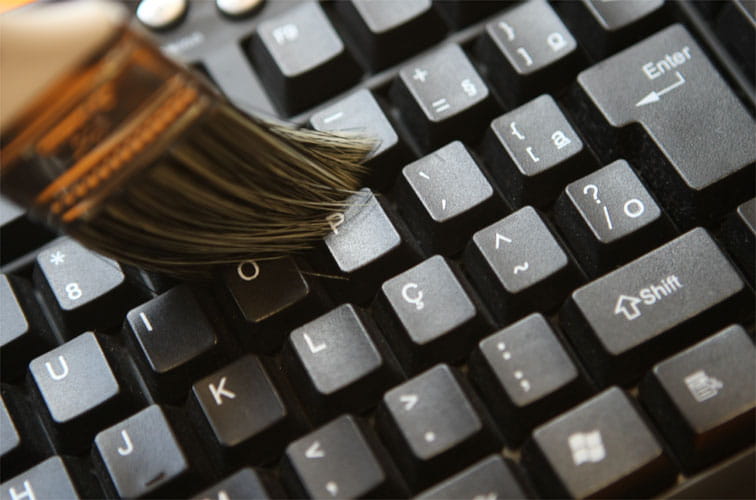 como limpar o teclado do computador