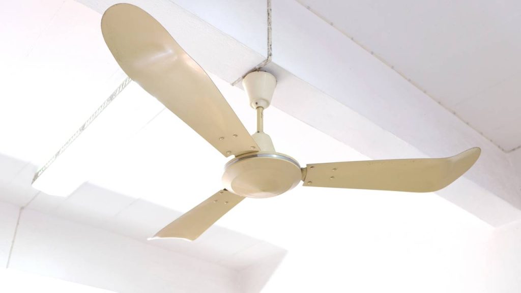 limpeza segura do motor do ventilador de teto