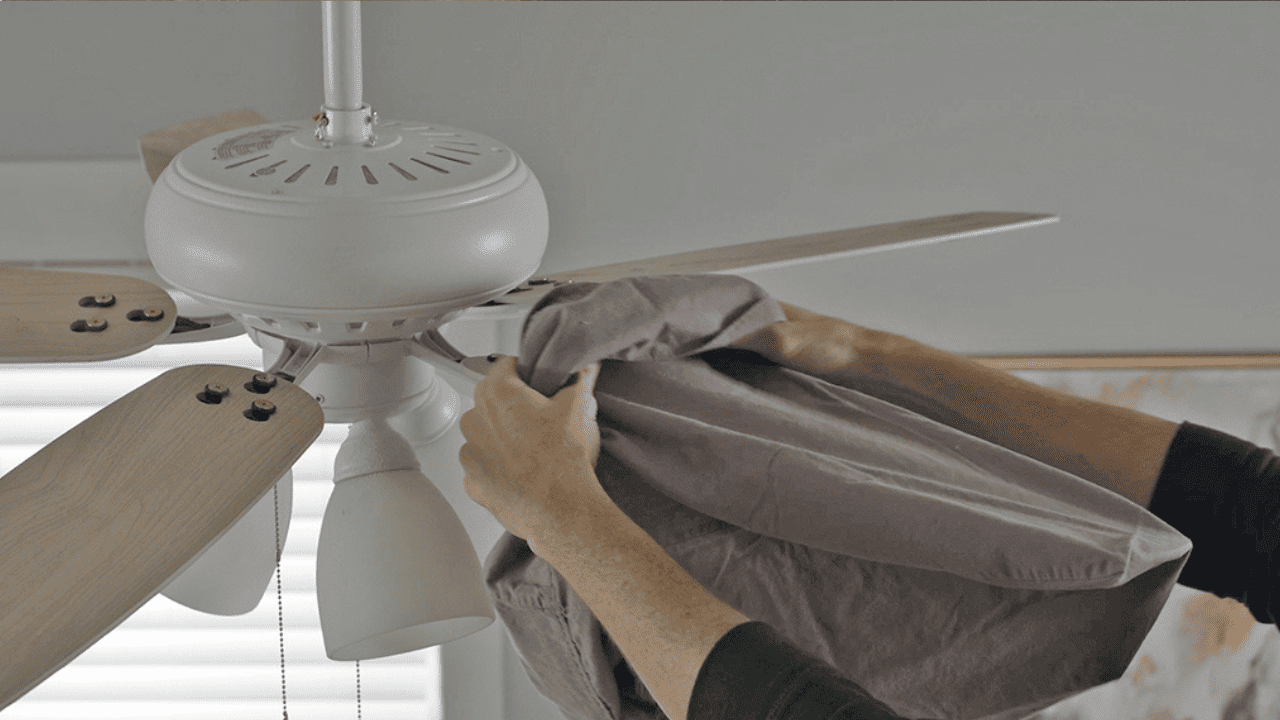 como limpar ventilador de teto sem espalhar poeira