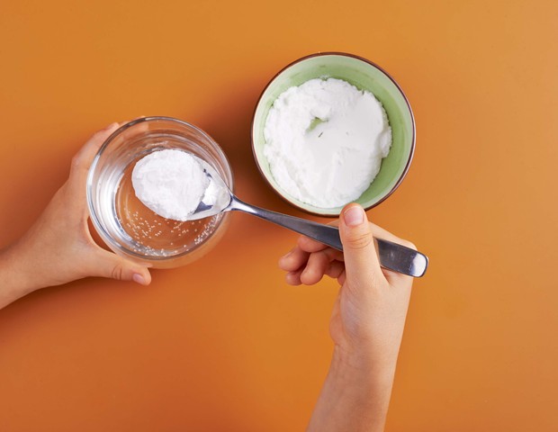 mistura para tirar manchas de sofá