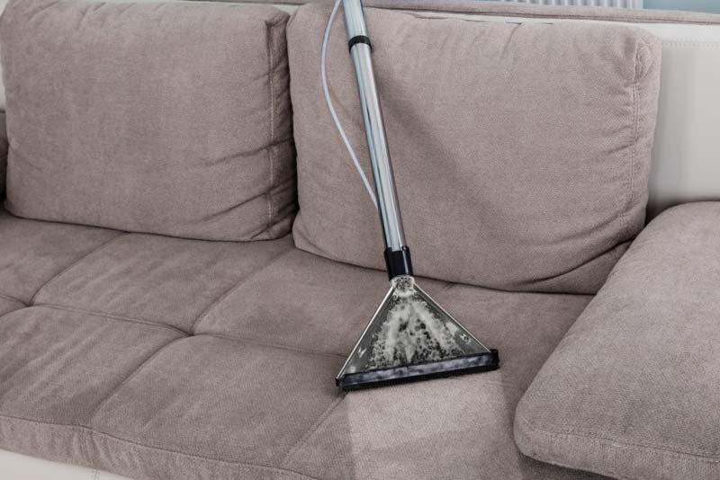 como limpar sofá a seco sem molhar
