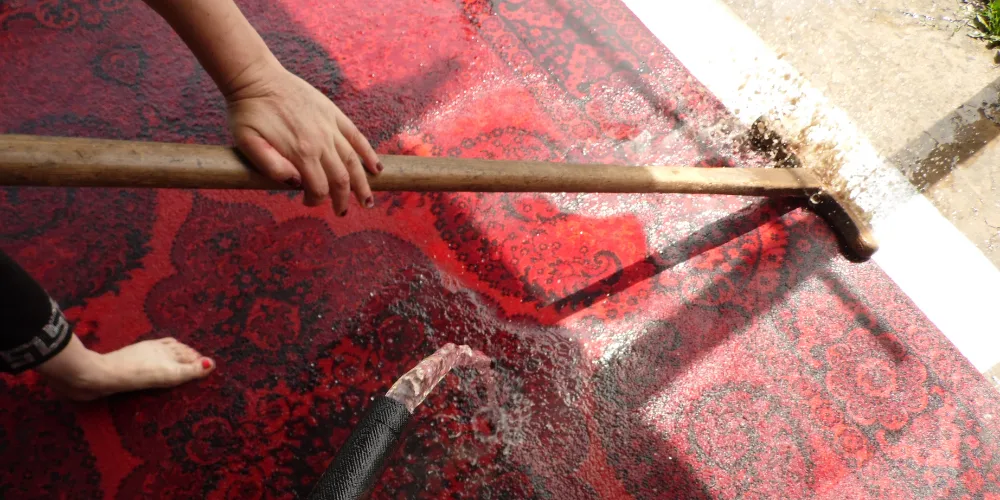 Dicas para limpar tapetes de pelo alto