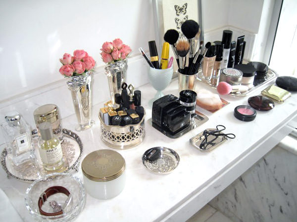 Como organizar maquiagem por cor: dicas para um visual harmonioso