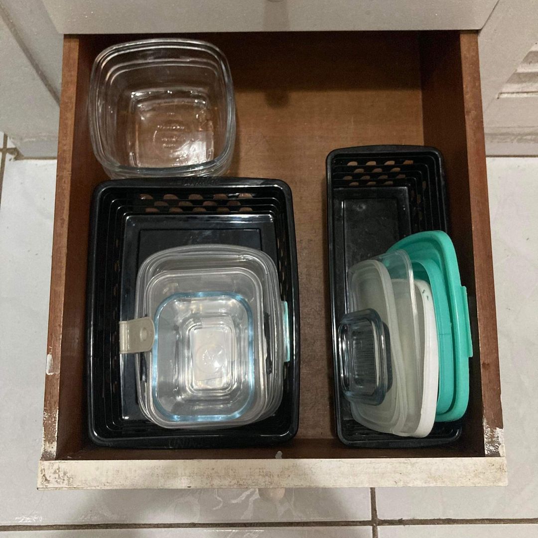 melhor forma de guardar potes com tampa