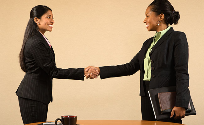 como se vestir para entrevista de emprego