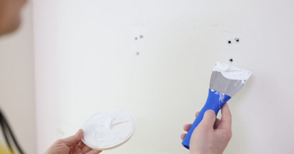 buraco prego parede rachou o que fazer