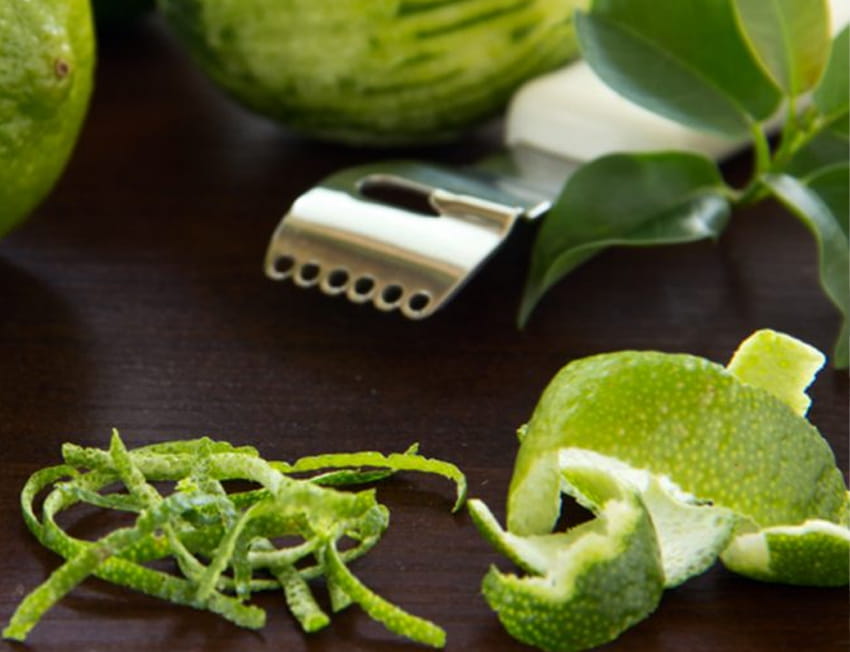 como tirar cheiro de cigarro de sofá