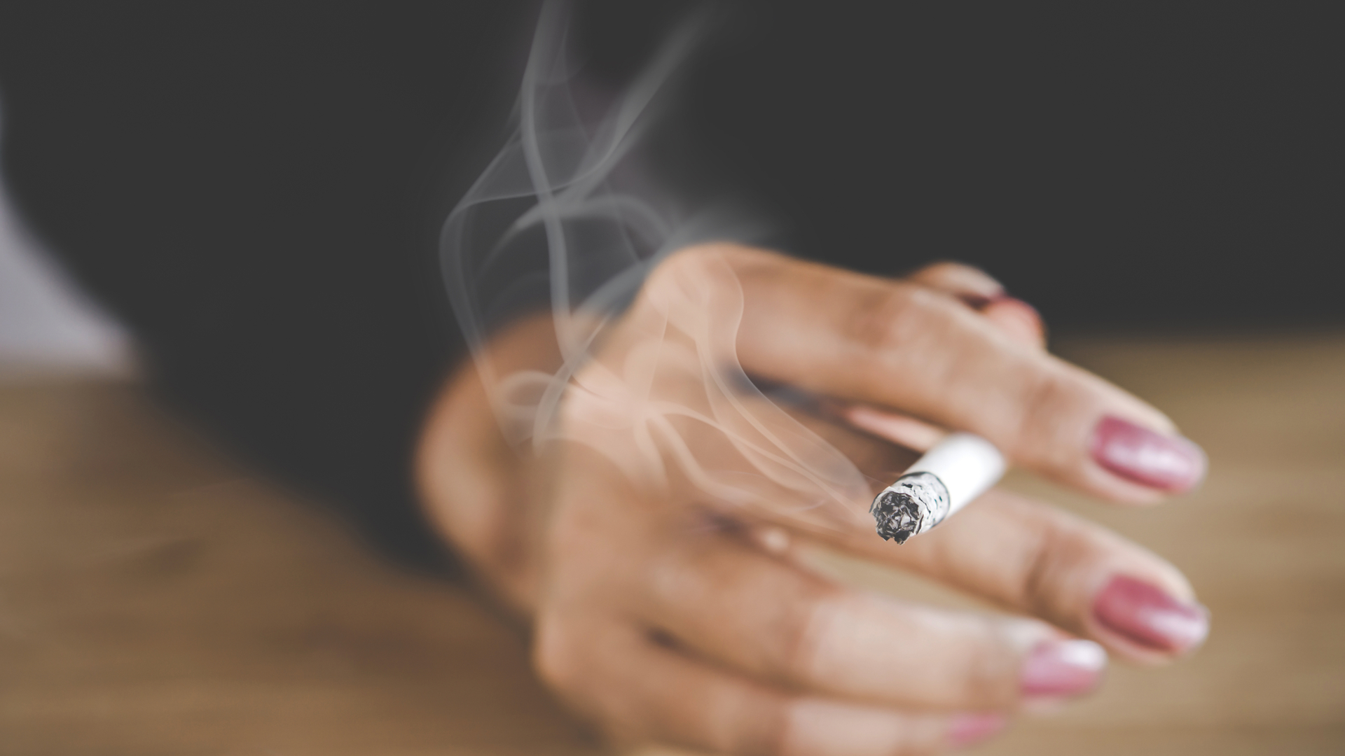 eliminar cheiro de cigarro em casa