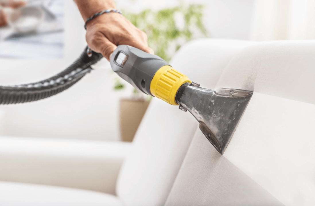 como tirar cheiro de cigarro de sofá