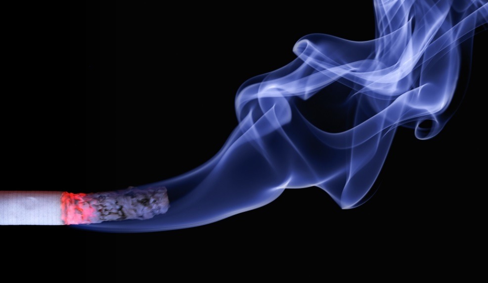 eliminar cheiro de cigarro em casa