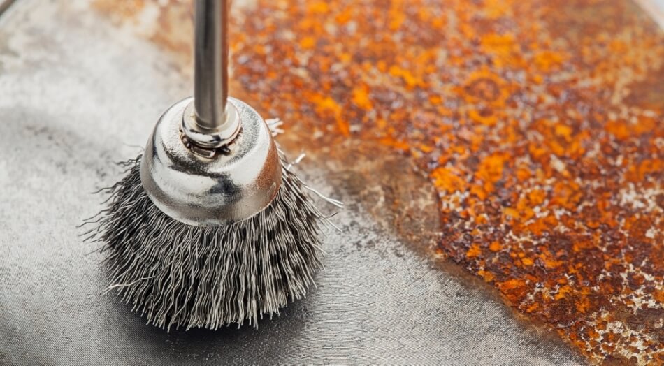 como tirar ferrugem de metal com vinagre