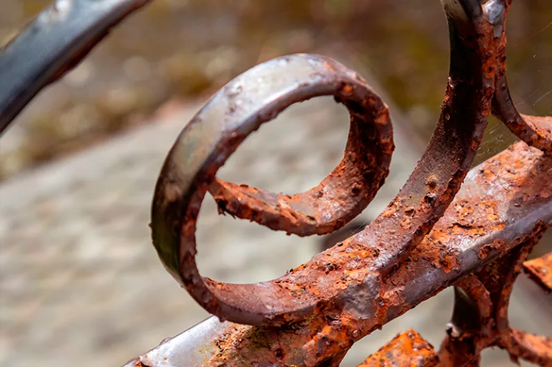 como tirar ferrugem de metal