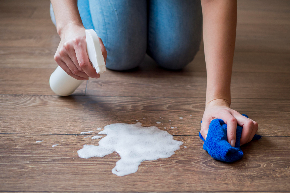 evitar erros ao tirar mancha de tinta do piso