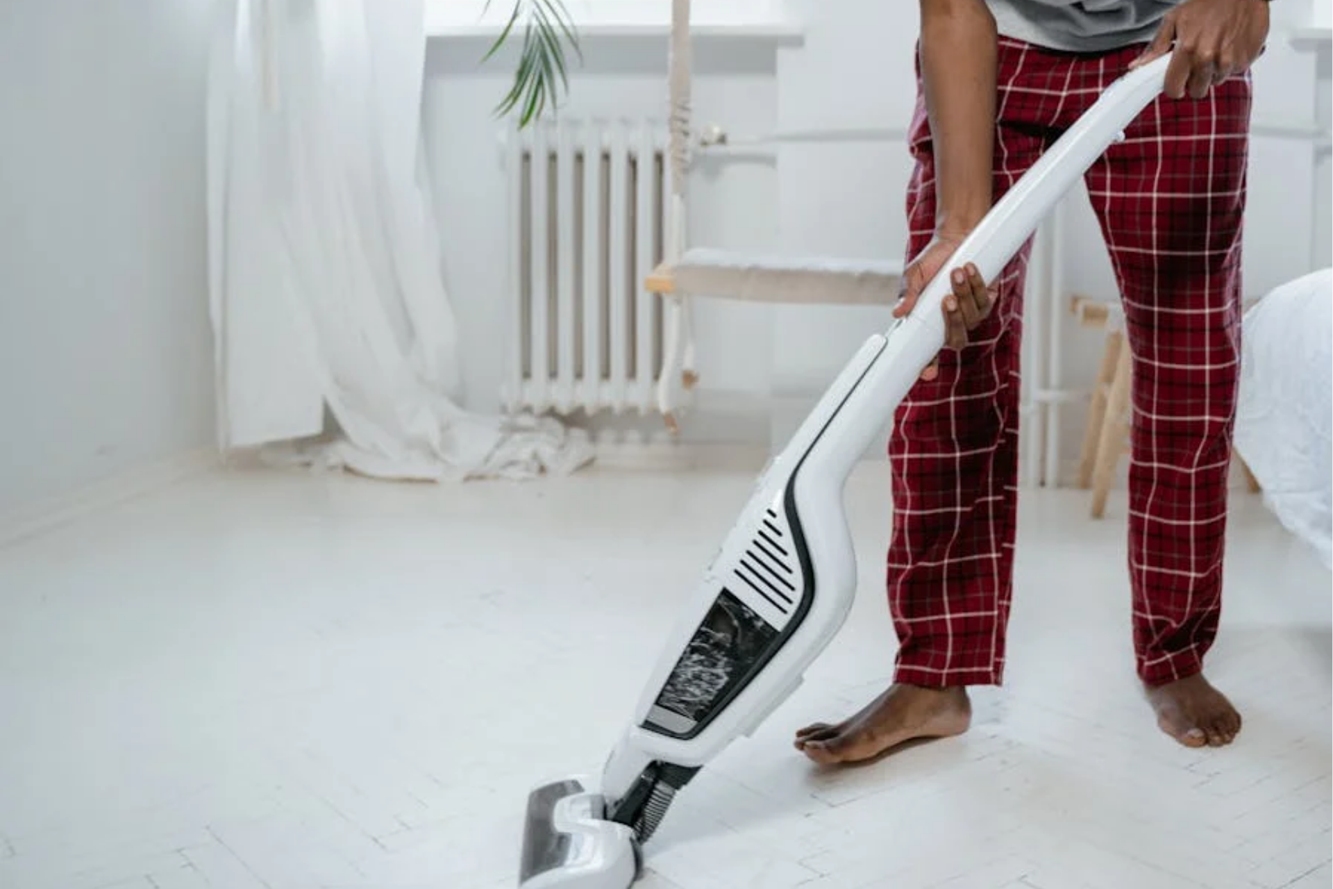 técnica correta para tirar poeira de móveis