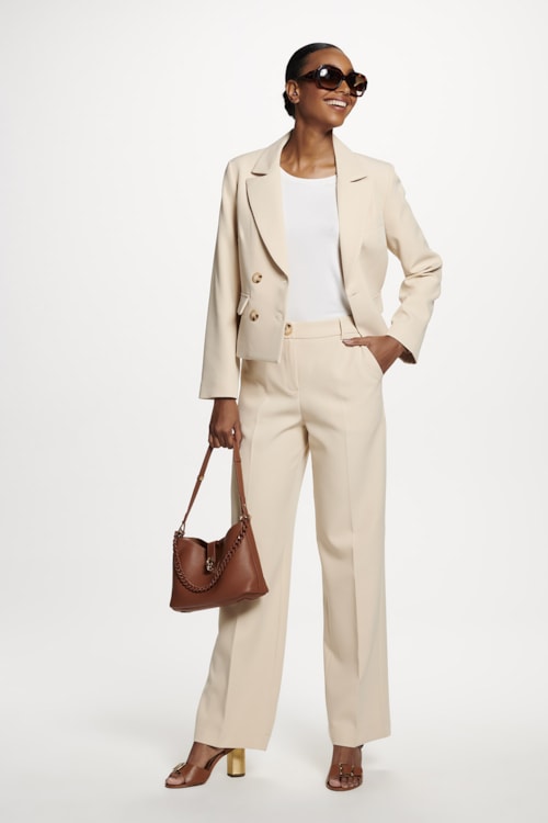 Os melhores tênis brancos para combinar com looks elegantes